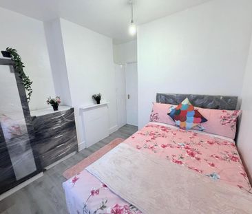 5 bedroom semi-detached house to rent - Photo 5