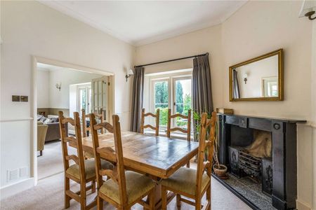 Converted Grade II* listed apartment set in a country house - Photo 2