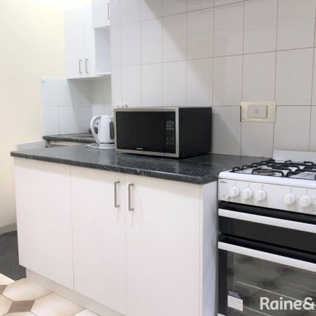 STUDIO room with your own personal bathroom! - Photo 3