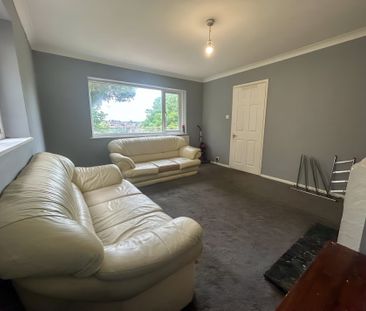 3 Bedroom Bungalow To Let - HP12 - Photo 3