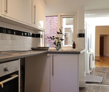 2 bedroom end of terrace house to rent - Photo 5