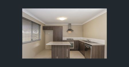 EASY CARE 3X1 IN GREAT LOCATION! - Photo 5