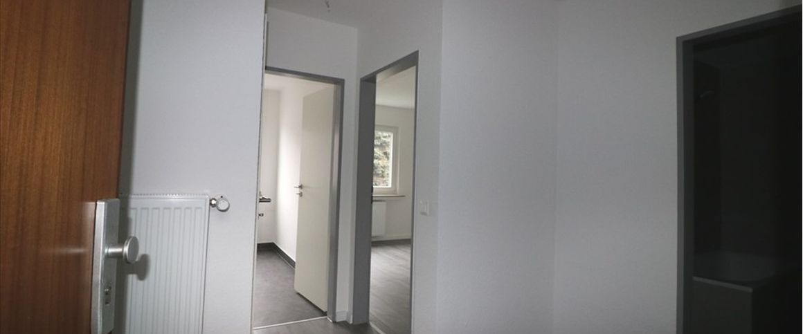 NEST FÜR SINGLES UND PAARE MIT GARTENNUTZUNG UND STELLPLATZ, 2-ZI-Whg. 1.ET in St. Tönis - Photo 1