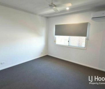 STUNNING TOWNHOUSE. OUTSTANDING LOCATION - Photo 1