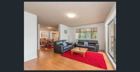 Stylish, Light-Filled Apartment in the Heart of Toowong - Photo 4