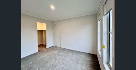 Contemporary Family Living in Thornhill Park - Photo 3