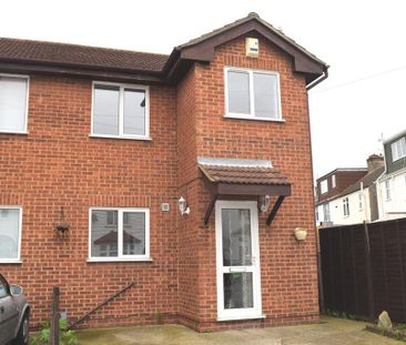 2 bedroom semi-detached house to rent - Photo 4