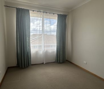 Convienently Located 2 Bedroom Unit - Photo 4