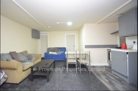 2 Bedroom Flats in Leeds - Photo 3