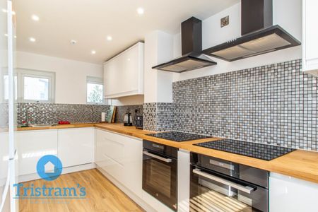 6 bed Mid Terraced House for Rent - Photo 2
