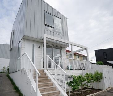 Modern Comfort one bedroom house in a Prime Glen Innes Location - Photo 3