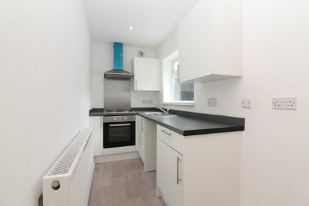 2 Bedroom Mid Terraced House - Photo 5