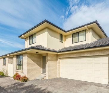 Double storey townhouse a stone's throw from Lake Illawarra - Photo 6