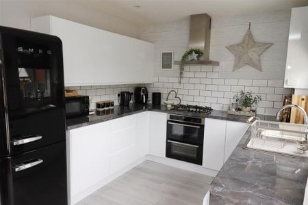 2 bedroom house to rent - Photo 2