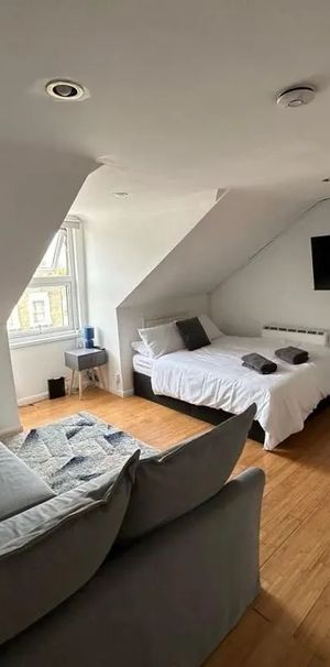 Studio Flat, Stoke Newington Road, N16 - Photo 1