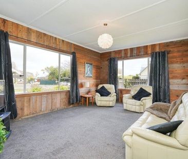 Strathern, 3 bedrooms, $550 pw - Photo 2