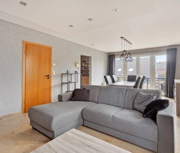 Centraal gelegen, gemoderniseerd appartement in Oedelem - Photo 1