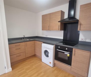 1 BED Apartment To rent - Photo 4