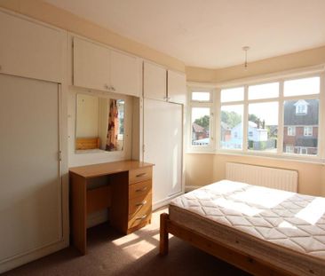 4 bedroom semi-detached house to rent - Photo 4