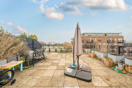 3 bedroom flat to rent - Photo 5