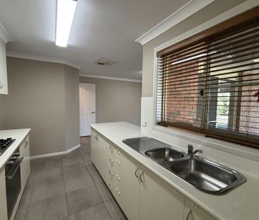 COMFORTABLE FOUR BEDROOM FAMILY HOME - Photo 5