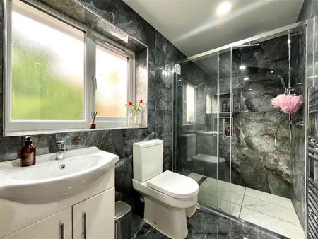 5 bedroom detached house to rent - Photo 5