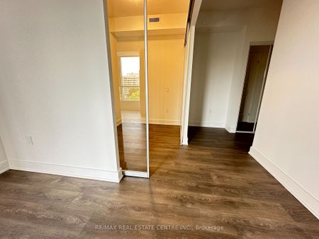 For Lease - 202 Burnhamthorpe Road Unit# 609 W, Mississauga, Ontario - Photo 4