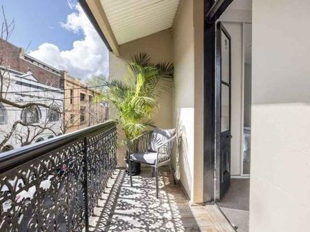 Light Filled Terrace in Central Location - Photo 2