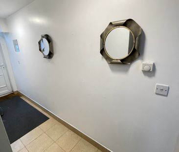 Mowbray Street Room 1 - Photo 6