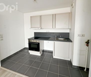 Location Appartement 2 pièces 43m² LA CHAPELLE EN SERVAL 60520 - Photo 2