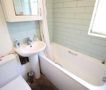 Surrey, Thornton Heath, CR7 - Photo 5