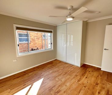 Renovated 3 Bedroom 1 Bathroom Unfurnished Apartment! - Photo 4