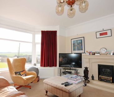 3 bedroom Detached house to rent - Photo 2
