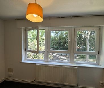 2 Bed Flat, Thornhill Gardens, IG11 - Photo 5