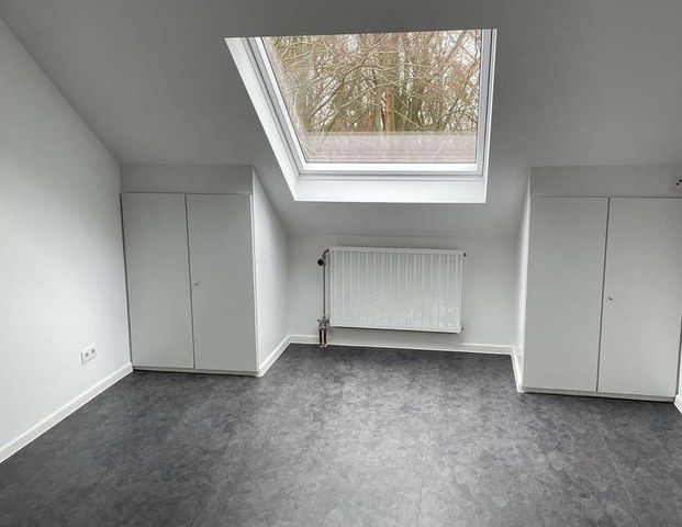 2-Zimmer-Wohnung mit EBK, Dachterrasse + Außenstellplatz -KL-Erlenbach - Photo 1