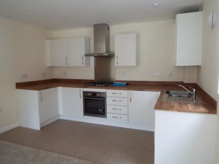 Banister Court, Southampton - Photo 2