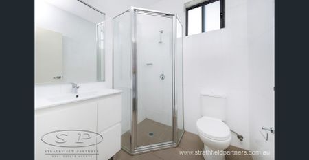 Modern 3 Bedroom Apartment in Boutique Block - Photo 5