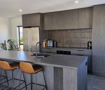 Modern Easy Care Home - Photo 3