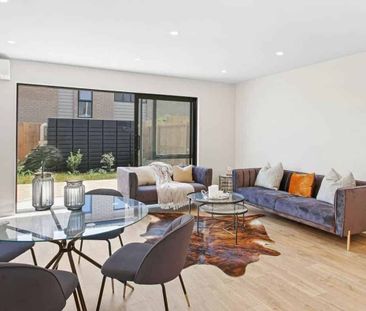 Modern 3BR Townhouse in Bucklands Beach - Photo 2