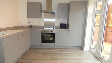 2 bedroom semi-detached house to rent - Photo 5