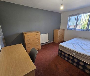 6 bedroom terraced house to rent - Photo 4