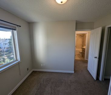 117 Hidden Ranch Close Northwest, Calgary - Photo 2