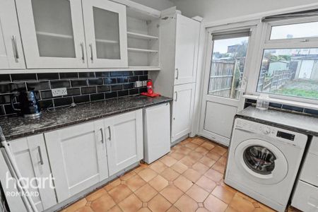 2 bedroom terraced house to rent - Photo 5