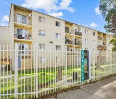 Charming 2-Bedroom, 1-Bathroom Unit for Rent - Photo 2