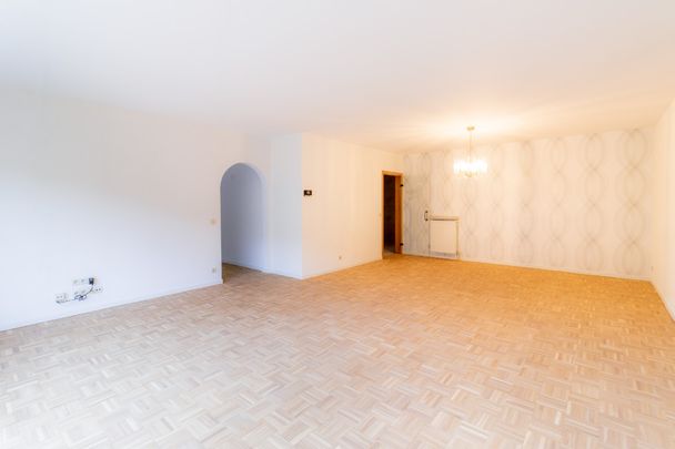 Ruim 1 slaapkamer-appartement met terras en garagebox! - Photo 1