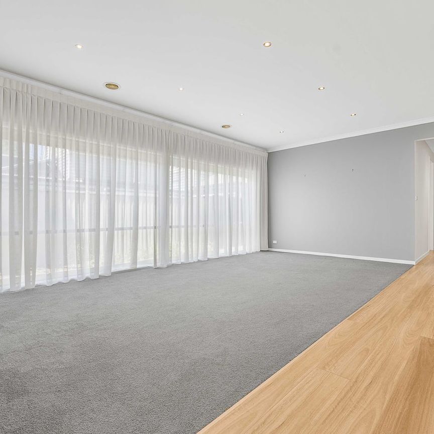 Modern Family Experience - Photo 1