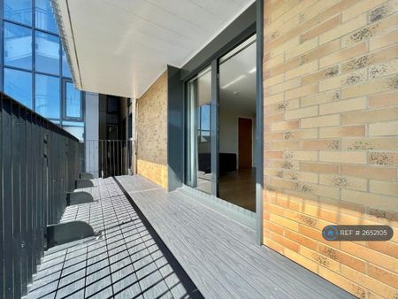 2 bedroom flat to rent - Photo 4