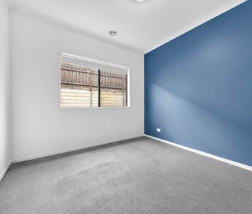 FAMILY HOME IN PRIME LOCATION! - Photo 4