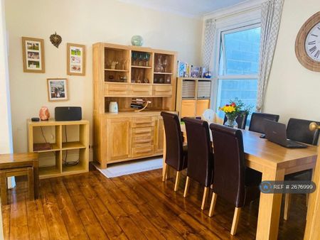 3 bedroom terraced house to rent - Photo 2