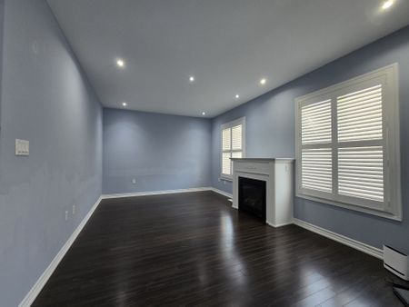 For Lease - 66 Hopkins Crescent, Bradford West Gwillimbury, Ontario - Photo 2